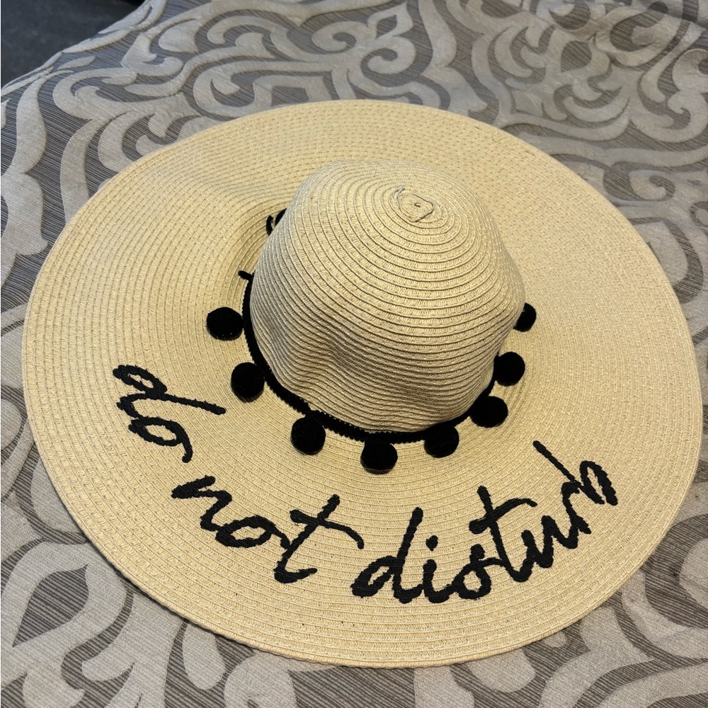 Fun large beach hat 👒 🏝️ “Do Not Disturb”